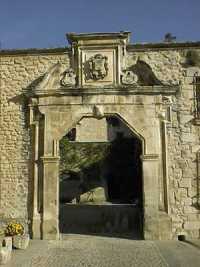 Chateau gate with Thezan crest